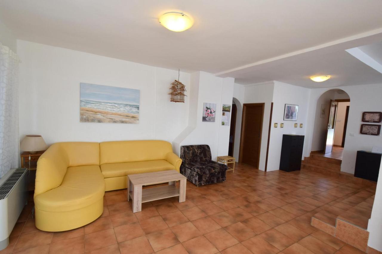 Apartment Pampas Omišalj Exterior foto